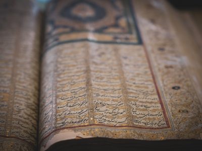 vloerkleed bij grijze bank