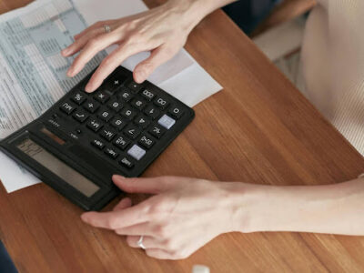 Waarom het makkelijker is om grote uitgaven bij te houden dan kleine (en hoe je dat kunt oplossen)