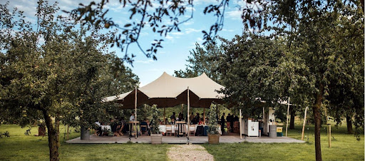 Maatwerk overkapping: de voordelen van een stretchtent