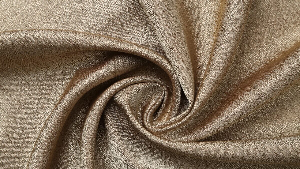 Warme bruine gordijnen: natuurlijke sfeer en rust in huis