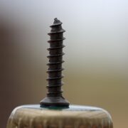 Welke schroef kies je bij hout of metaal? Praktische tips