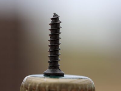 Welke schroef kies je bij hout of metaal? Praktische tips