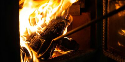 Een houtkachel als warm middelpunt in huis